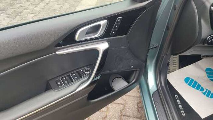 Kia Ceed SW / cee'd SW Ceed SW 1.5 T-GDI DCT7 Platinum AHZV
